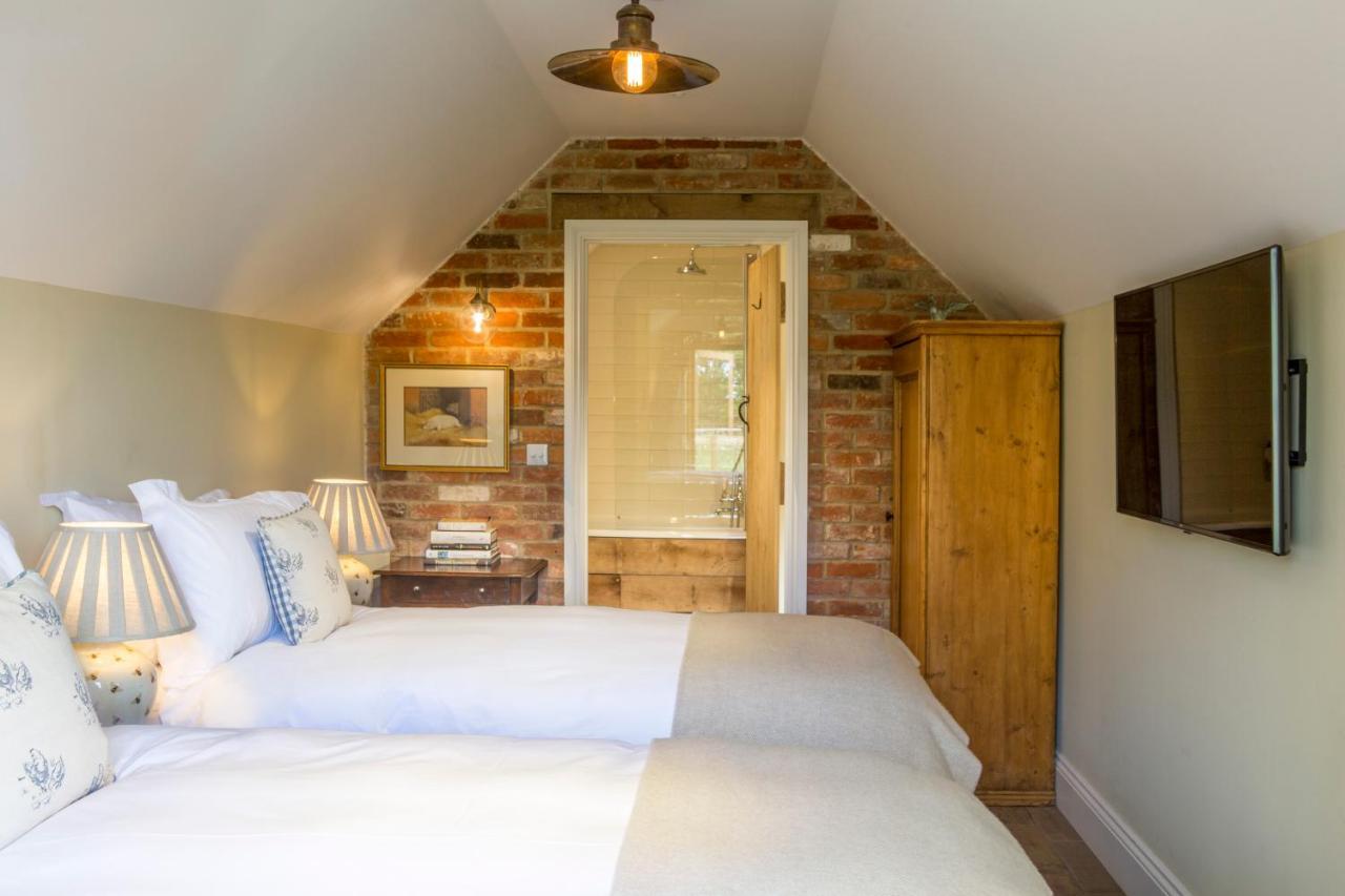 The Cowsheds Villa Brinkworth Exteriör bild